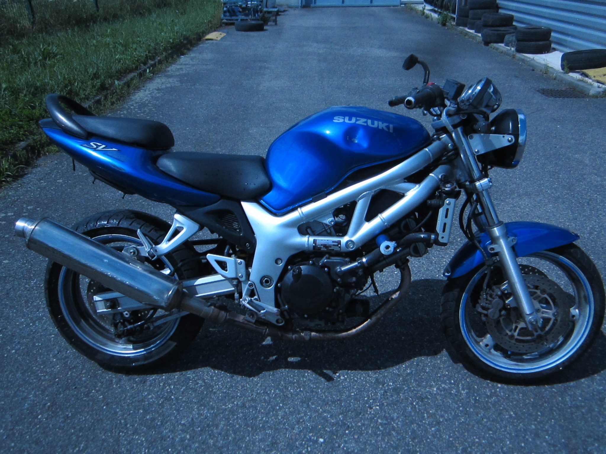 Toutes Pièces Suzuki SV N 650 1999 à 2002 - Équipement Moto