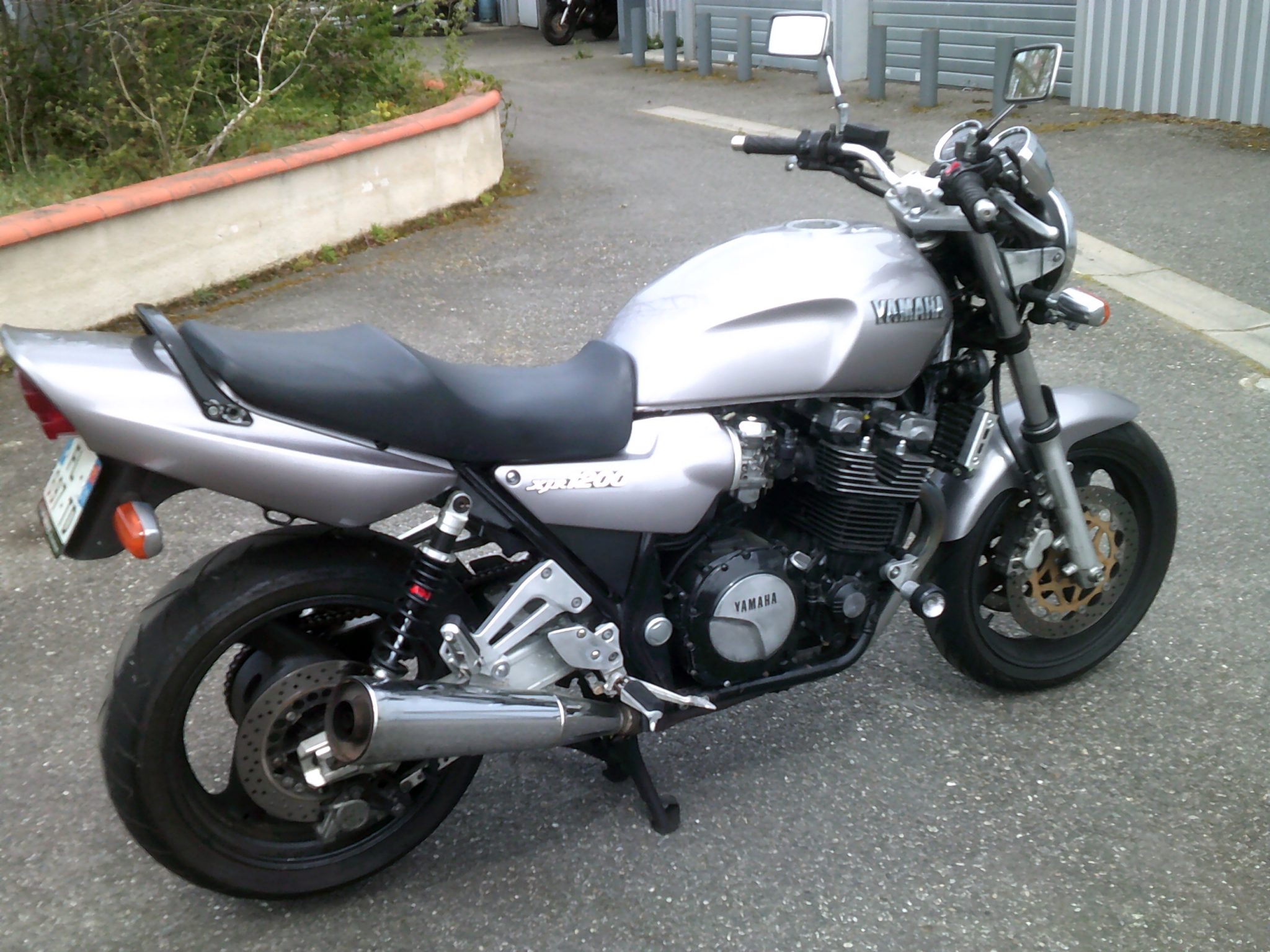 Leviers CNC Longs Noirs Pour Yamaha XJR 1200 (1995-1998) – Neufs, Prêts à Monter
